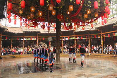少數(shù)民族觀光寨.jpg