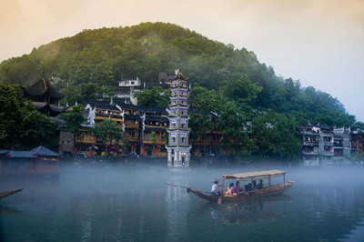 【湖南】長(zhǎng)沙、韶山、張家界、天門山、黃龍洞、德夯苗寨、鳳凰雙臥六日游