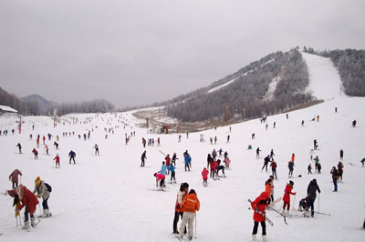【河南】老界嶺滑雪+伏牛山居溫泉2日游